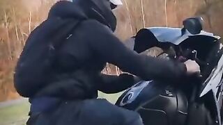Вот он вытворяет на мотике