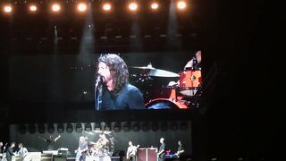 Рикролл от Рика Эстли и Foo Fighters