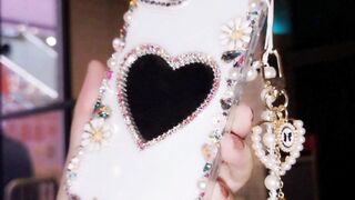 Choose your favorite phone case ????☺️