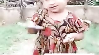Woow what a dancing baby hina khan