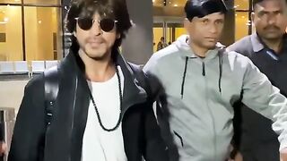 Shah rukh khan in airport????????????????#srk