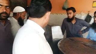 دودھ کی شاپ پر چھاپہ دیکھیں