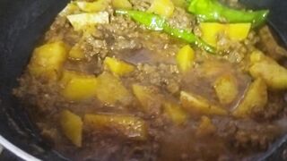 Aloo qeema