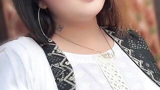 In akhiyan te marda hai