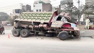 When 30 Ton Vehicle Had an Accident on The Road, We repaired the truck in a very interesting way.