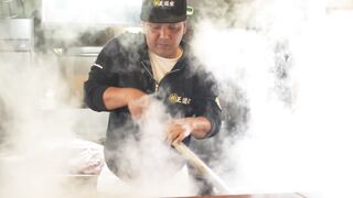 Powerful Ramen Master - Japanese Street Food - Giant Meat ラーメン 王道家 柏 家系 チャーシュー
