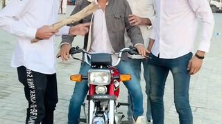 Funny guy meking police made