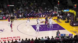 Isaiah Stewart just smacked AD in the face Lakers vs Pistons.