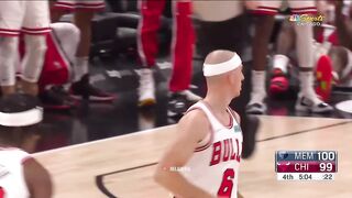 Alex Caruso shocks his teammates and Bulls announcers with this play 