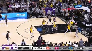 Anthony Davis grabbing his knee in pain is not good 