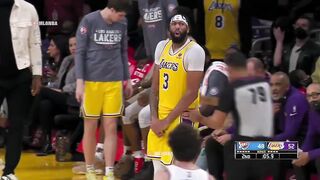 Anthony Davis injured his hand and leaves the game   Lakers vs Thunder