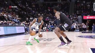 Anthony Edwards had his defender lost and cooked him on this play 