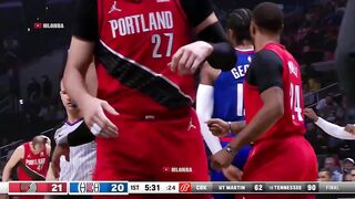 Damian Lillard cooked Paul George with a nice fake 