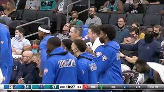 Josh Green detonated on Miles Bridges with dynamite dunk and Mavericks bench is hyped!