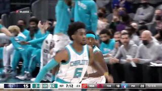 LaMelo Ball with the showtime dime 