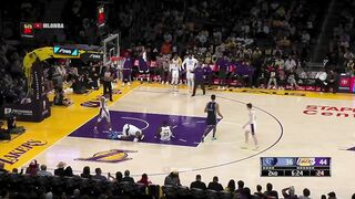 LeBron James goes down in serious pain but seems to be okay   Lakers vs Grizzlies