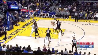 Steph Curry shows off his amazing dribbling skills 