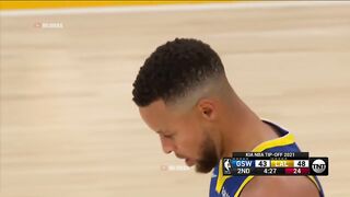 Steph Curry tries a weird layup dunk thingy and goaltended his own shot 