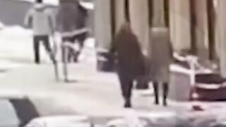 Питерские сосульки убивают.