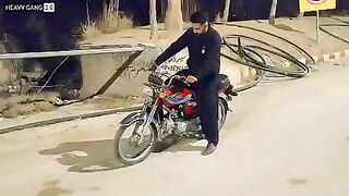 نشئ اور راہ گیر ۔۔۔