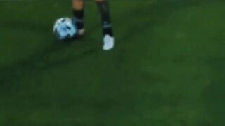 Messi Has a Magnetic feet ????????????????