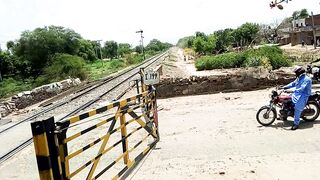 pakistan fatest train green line passing through jahanian pathak