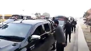 فرخ حبیب اکیلا ہی ٹکر دے رہا ہے اس ملک کی خاطر اب تو نکلو۔۔.