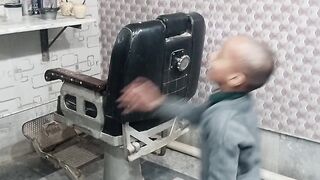 boy playing with balloons in barber shop | بچہ نائی کی دکان میں غبارے سے کھیل رہا ہے