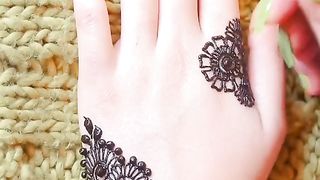 Simple mehndi design