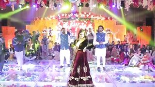 Hareem_Farooq_FULL_Wedding_Dance_Performance_-_Pakistani_Wedding_Highlights___Asian_Wedding_2019