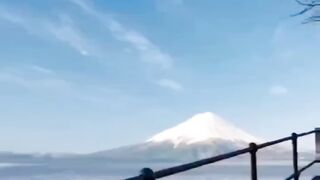 How volcano erupts