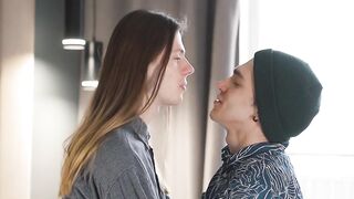 Learn french kiss with girlfriend