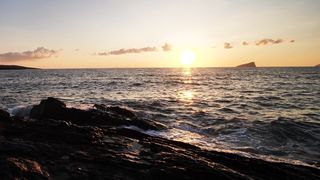 Waves sunsit see