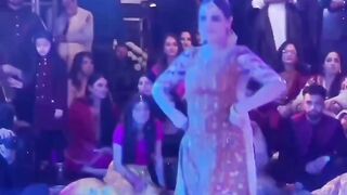 Momal sheikh dance video