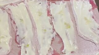 Закуска - грибы в беконе