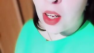 Анекдот как зять при тёще жену.