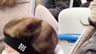 Группа решила проехать в автобусе зайцем, но этому воспрепятствовала кондуктор.