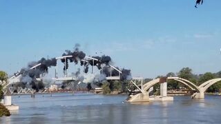 Почти столетний мост не смогли взорвать с первого раза