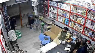 ڈاکو نے سب کچھ لوٹ لیا