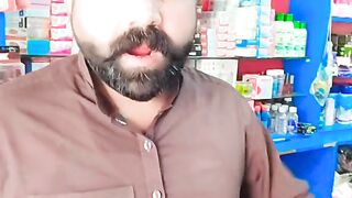 Kuriyan jitna marzi jim use kar lain