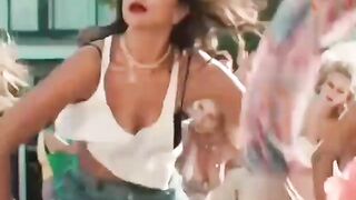 Deepika Padukone Looking So Hot In Pathan Movie Song Scene With Shahrukh ????????????
