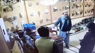 Robbery in electronics shop Multan Rapid Live News