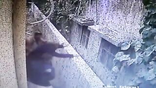 PTI's Leader Ali Zaidi Viral Video. Runaway cctv