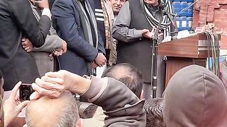 Sheikh rashid and reporter fight