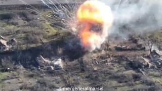 Russian weapons warehouse near Bakhmut HIT BY MISSILE