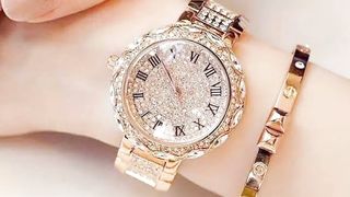 Classy wrist watch with bracelets