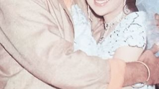 Govinda and Karishma Kapoor ???? Beautiful Bollywood old moment