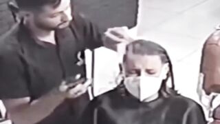 Barber shaves off own hair in solidarity with a cancer patient. Watch viral video