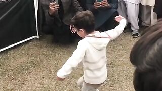 بچی کی دلچسپ ڈانس chaid dance