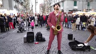 Wow! All the audience are connected - Saxophone live perform